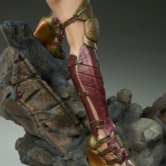 Premium Format Sideshow Wonder Woman statue - Picture 5 of 7
